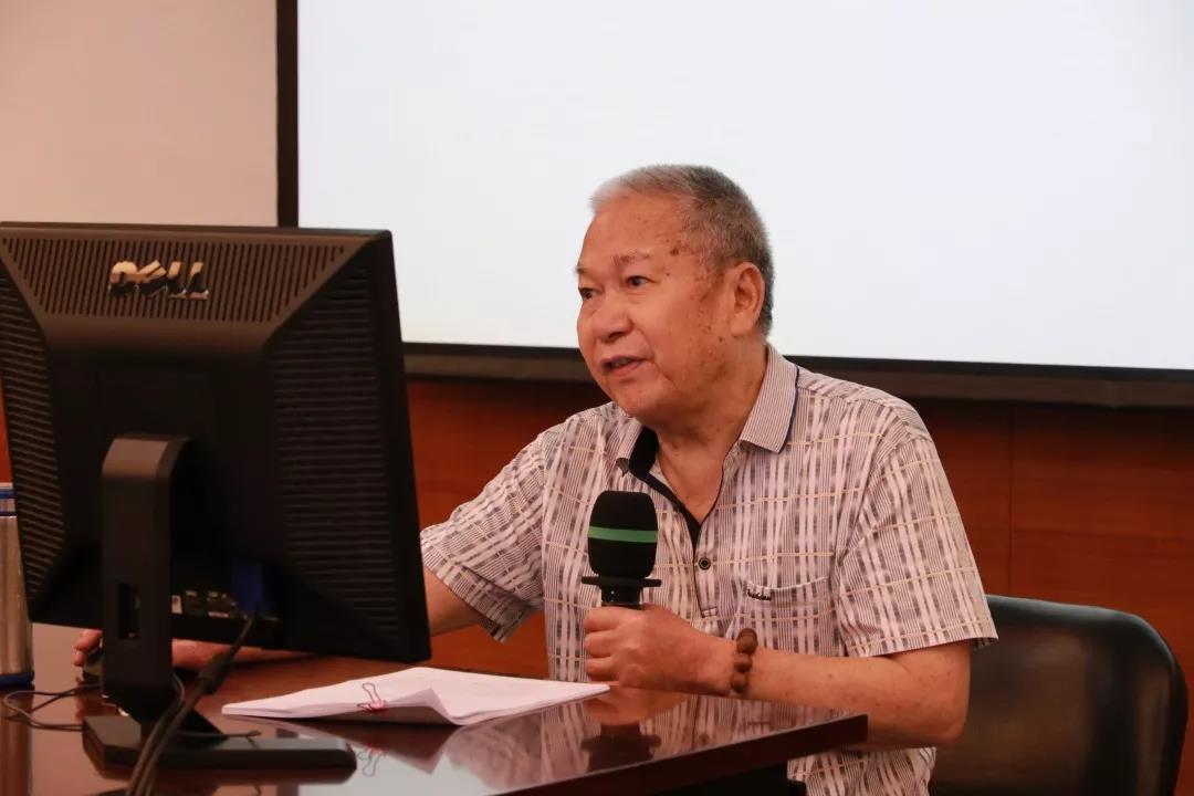 ▲张荣芳老师为公司EMBA黄埔46期同学讲中大校史