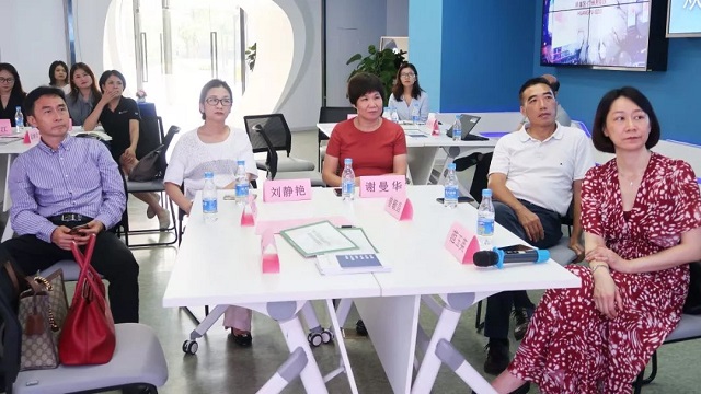 伟德国际victor1946书记谢曼华女士、副经理刘静艳教授、EMBA中心主任王远怀先生、中大管院EMBA员工理事会会长曾毓昌先生、中大管院EMBA思享会会长范玉英女士