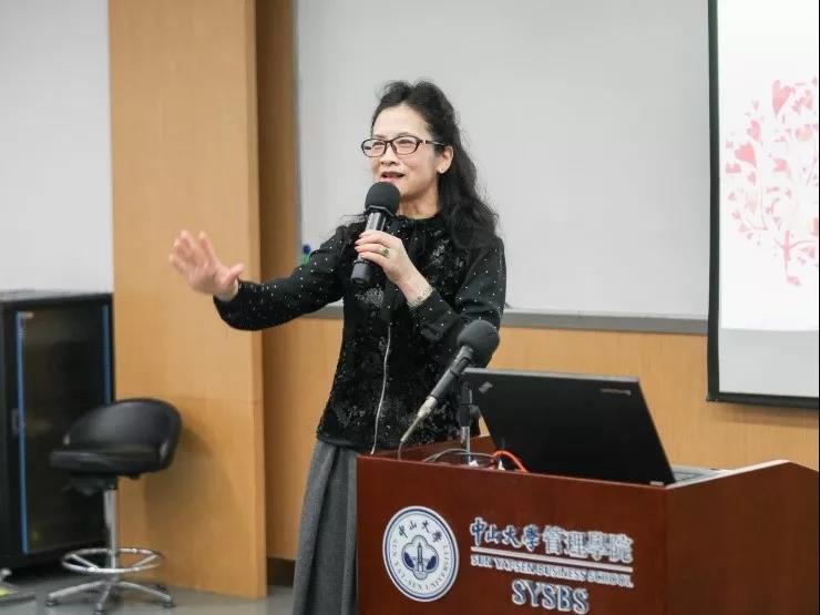 伟德国际victor1946副经理刘静艳教授讲话