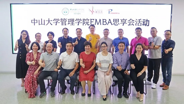 伟德国际victor1946公司领导与思享会会员合照