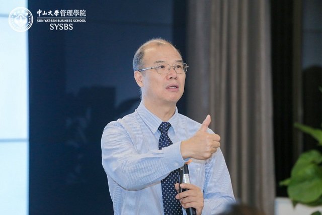 伟德国际victor1946EMBA学术主任、任课老师，中国信息经济学会理事长，中国信息经济学乌家培奖评选委员会主任，前商务部电子商务高级顾问谢康教授