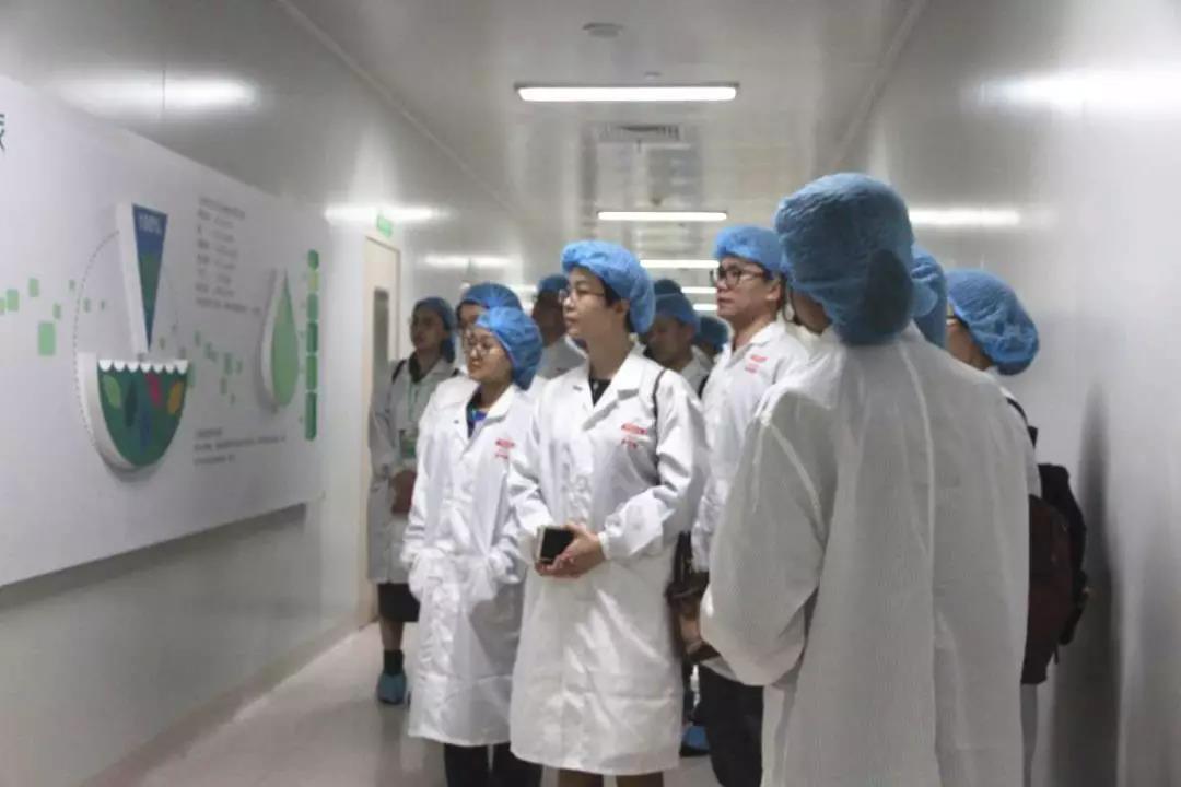 公司EMBA师生参访汤臣倍健透明工厂
