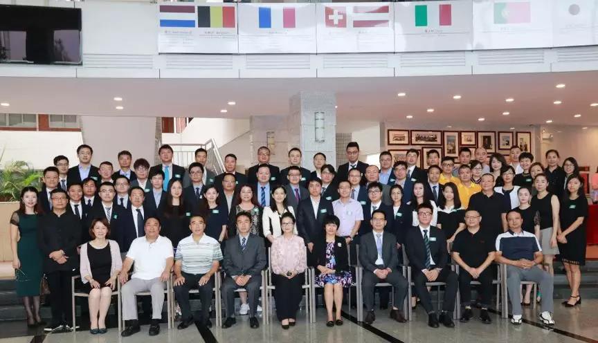 公司EMBA黄埔46期同学与公司领导、员工等合影