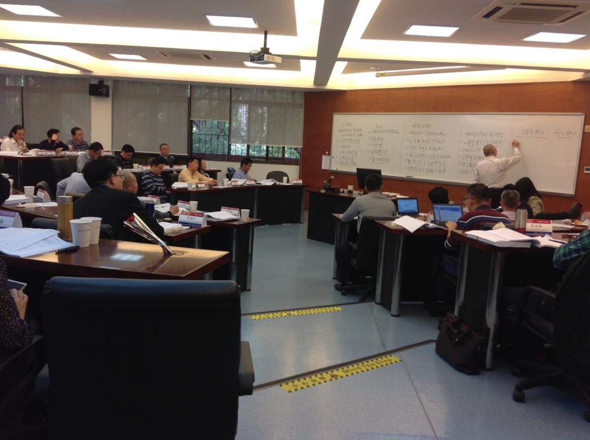 李老师引导同学们进行案例分析