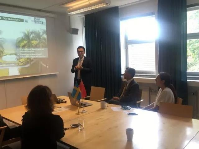 王帆经理介绍公司办学状况