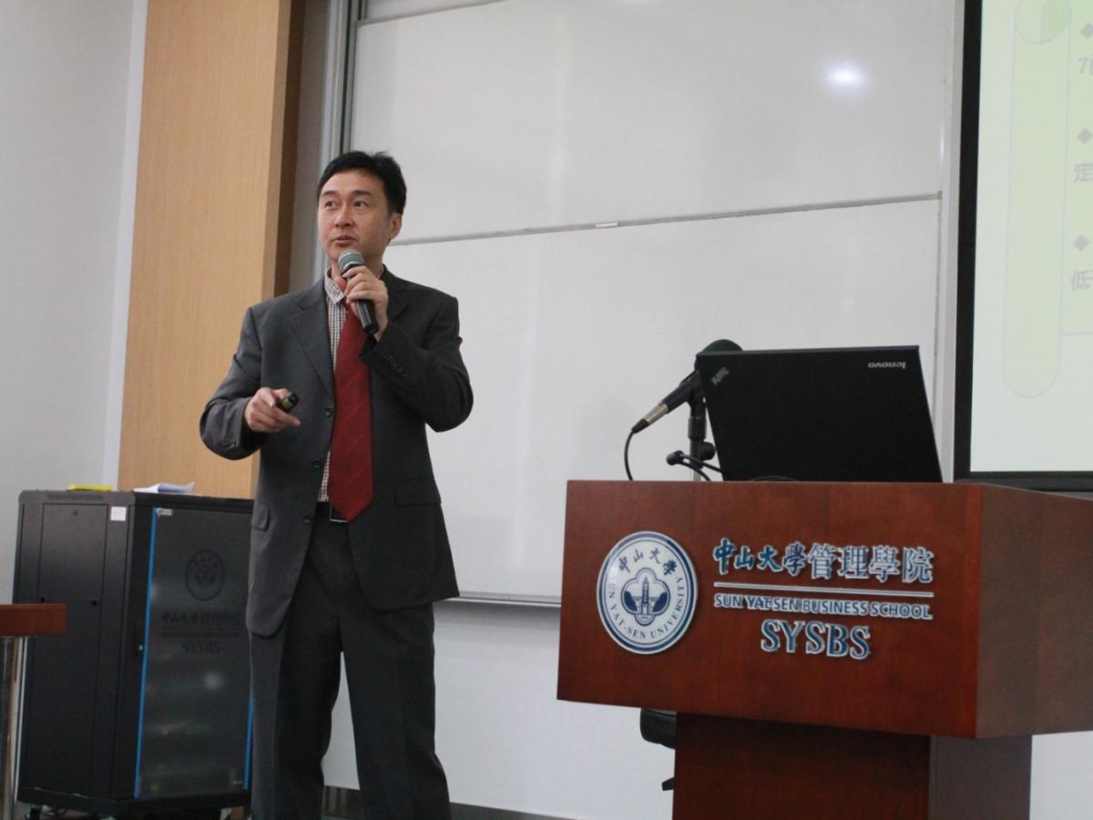 王远怀主任为新同学介绍公司EMBA项目