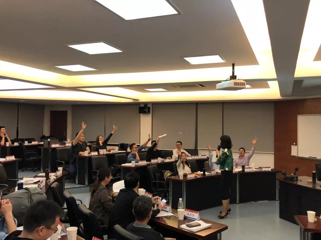 （同学们积极互动）