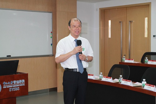 （EMBA授课教师代表谢康教授致辞）