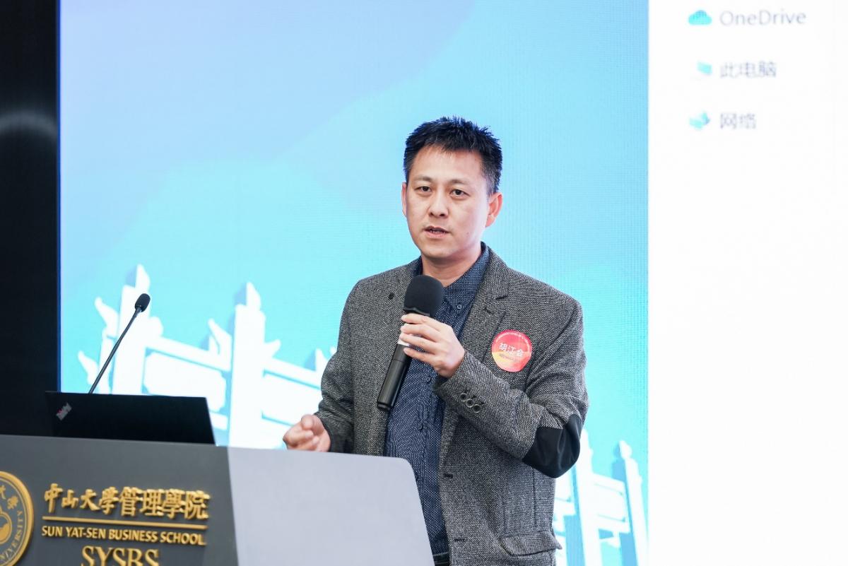 EMBA26期（09冬）胡江会员工进行班级风采展示