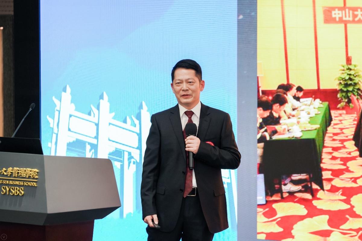 EMBA4期（04冬甲）徐志雄员工进行班级风采展示