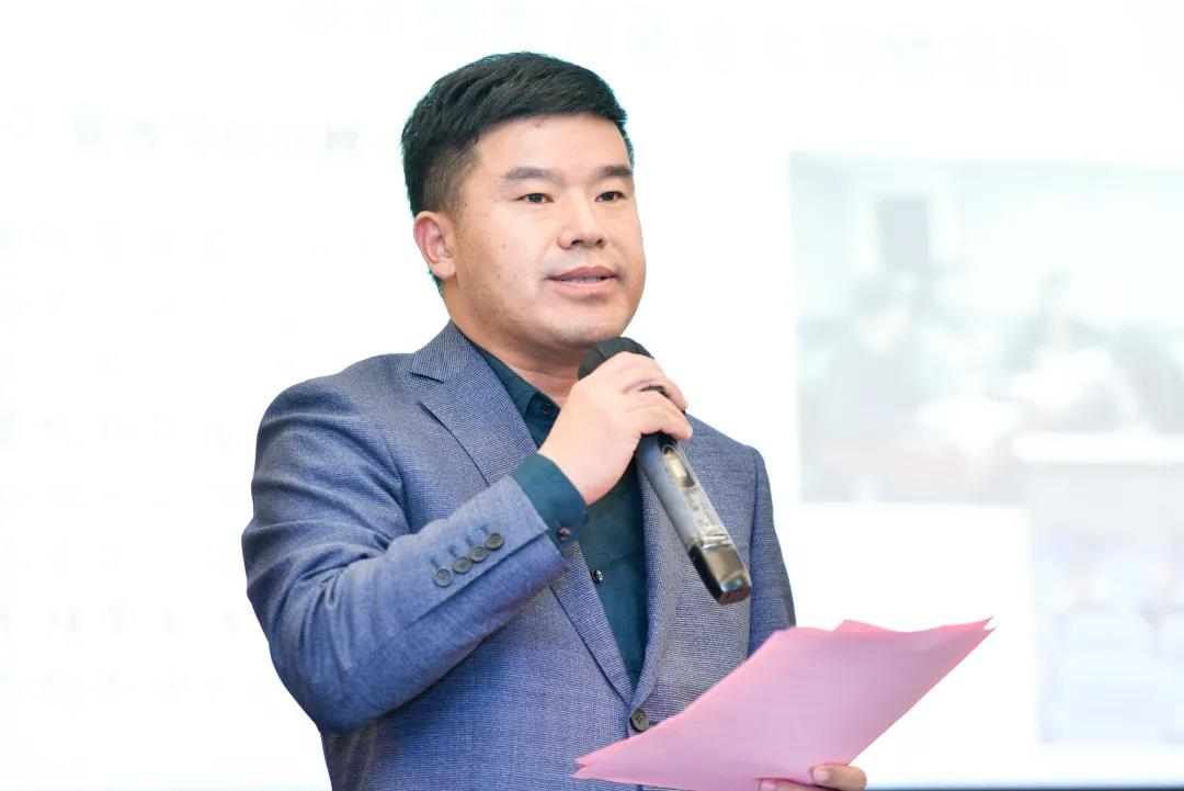 中大情教育基金会荣誉理事长闫华伟