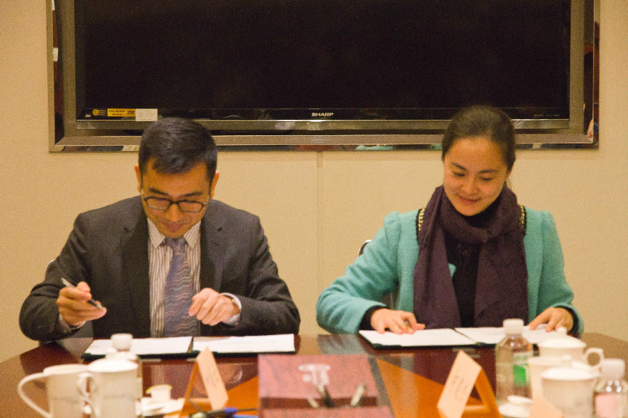 捐赠仪式签字现场